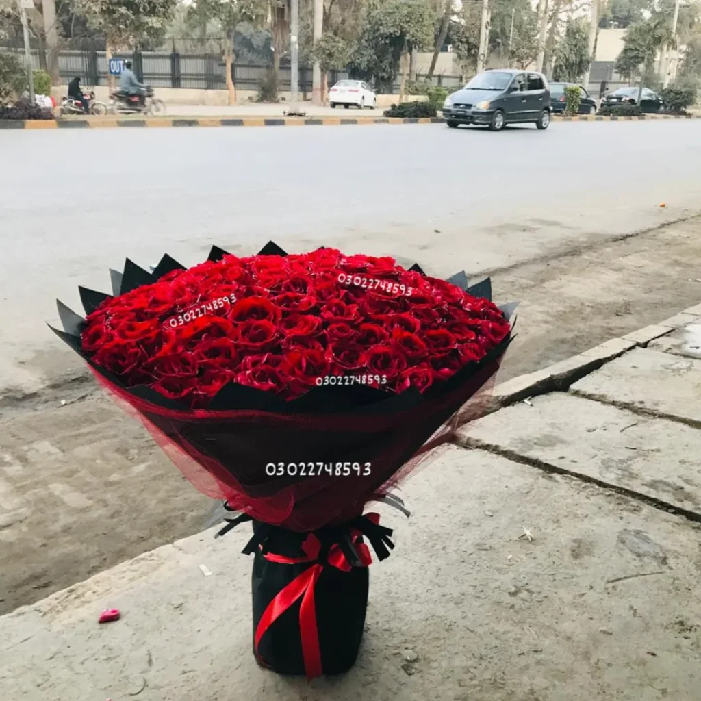 uxury red rose bouquet delivery in Sargodha"