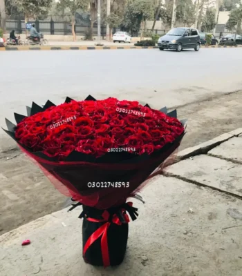 uxury red rose bouquet delivery in Sargodha"