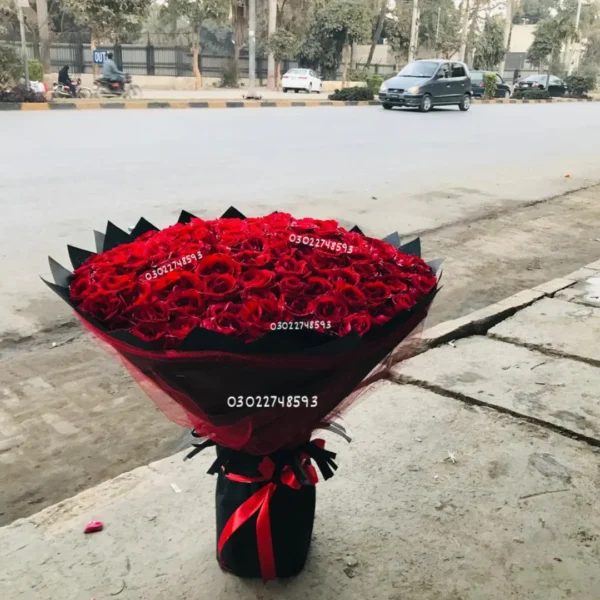 uxury red rose bouquet delivery in Sargodha"