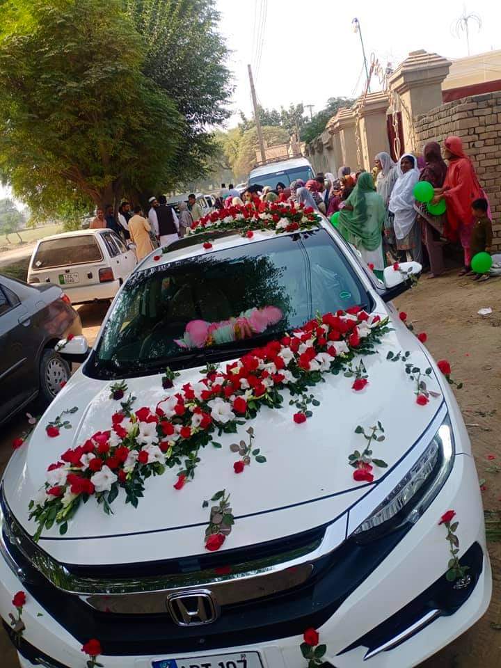 Bridal car decoration with fresh roses in Sargodha