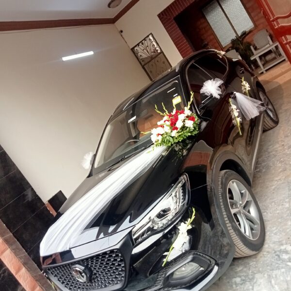 Custom bridal car setup with fresh flowers – Sargodha