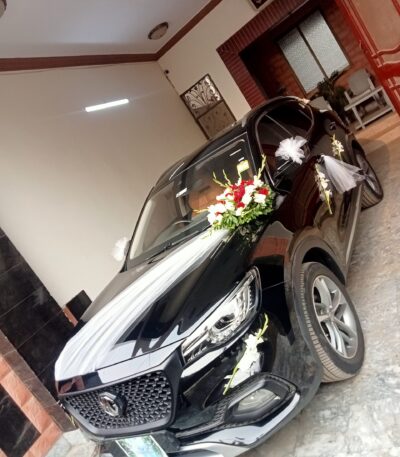 Custom bridal car setup with fresh flowers – Sargodha