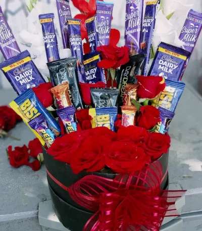 Simple bonnet flower arrangement for birthday gift i sargodha flower shop sargodha free delevery