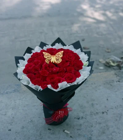 Luxury red rose bouquet delivery in Sargodha