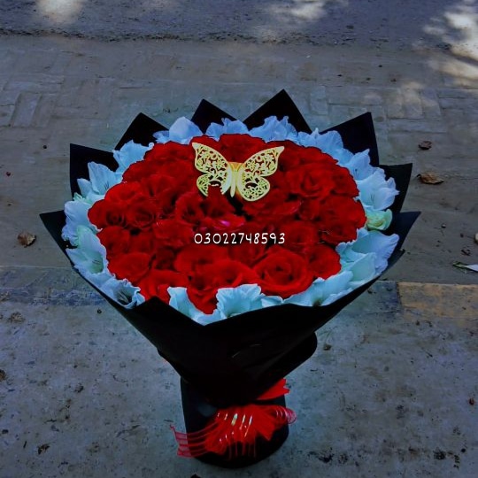 red roses bouquet sargodha in free delevery iqbal flower shop sargodha order now 03022748593