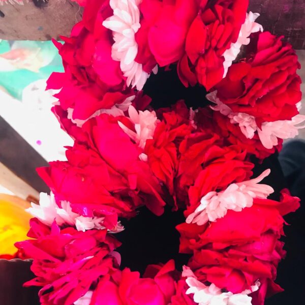red roses jagry sargodha flower shop sargodha Long braided jagry made from natural flowers for wedding hairstyle