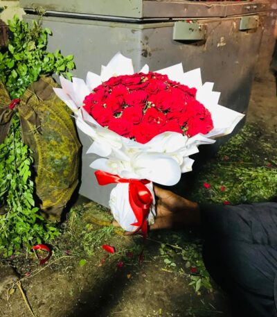 Romantic red roses for anniversary – Sargodha"