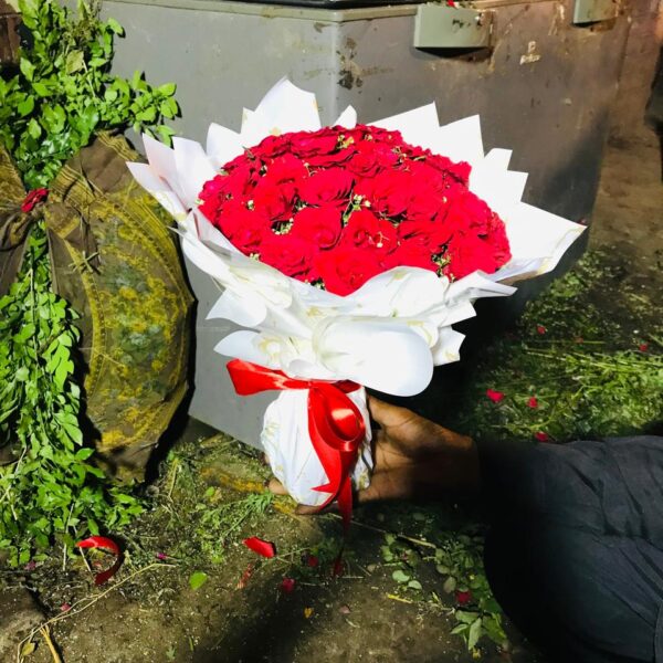 Romantic red roses for anniversary – Sargodha"