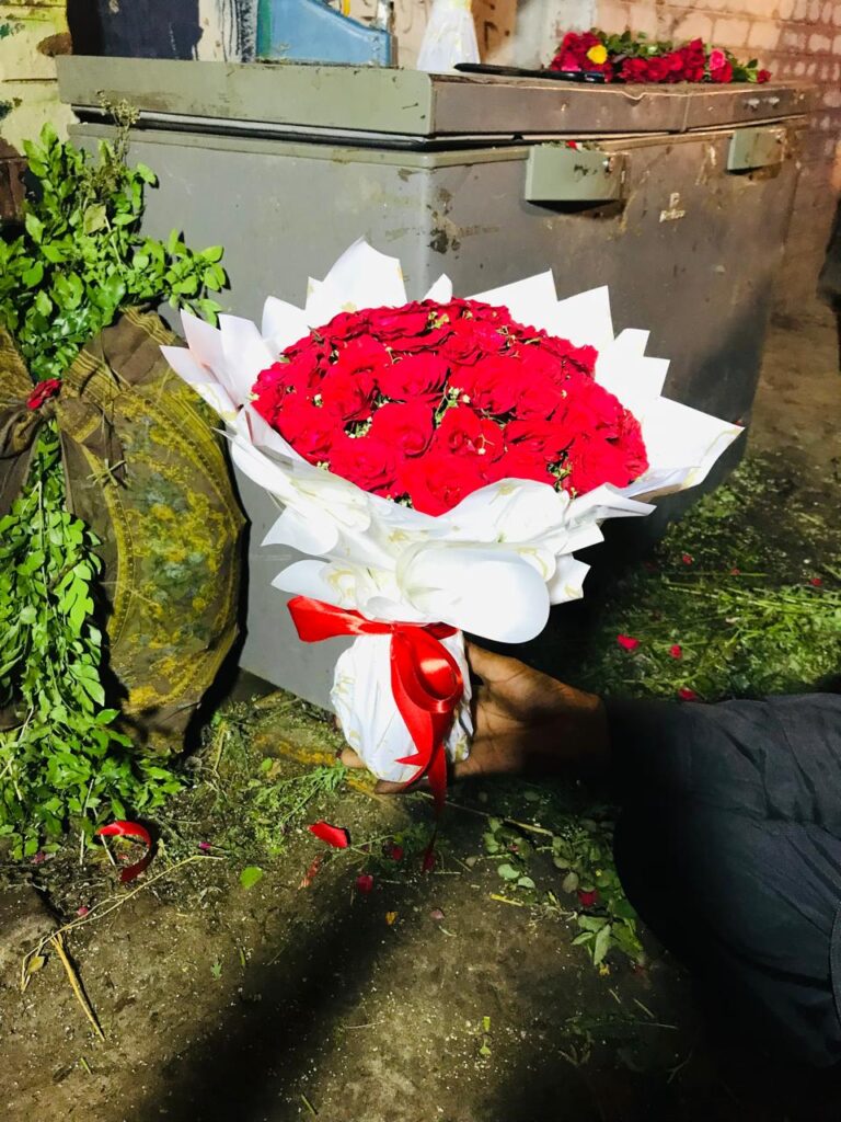 Romantic red roses for anniversary – Sargodha"