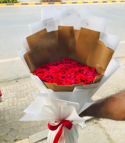 . "White flower bouquet for wedding or engagement – Sargodha"