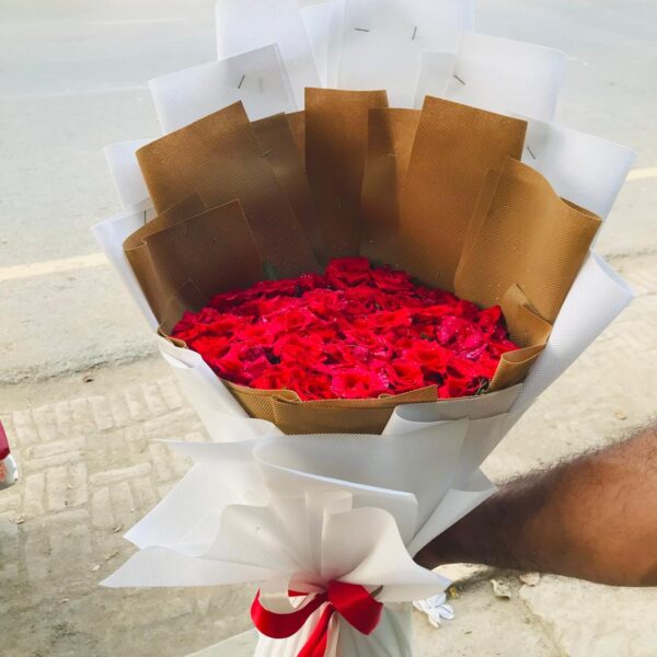 . "White flower bouquet for wedding or engagement – Sargodha"