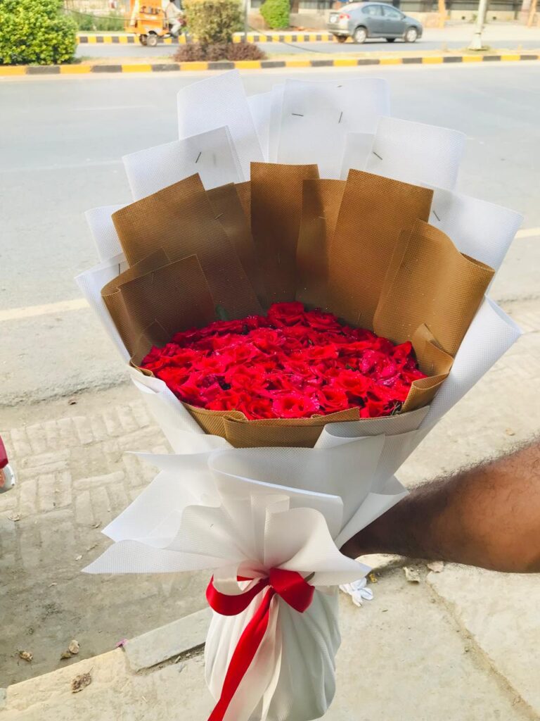 . "White flower bouquet for wedding or engagement – Sargodha"