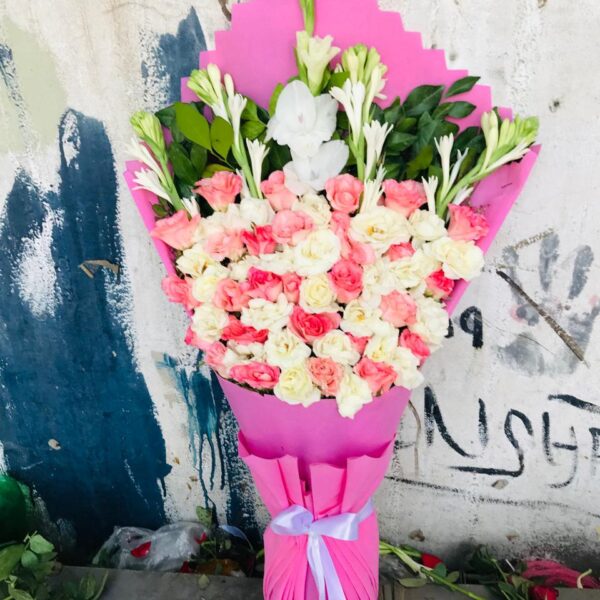 Premium bouquet with imported roses – Sargodha