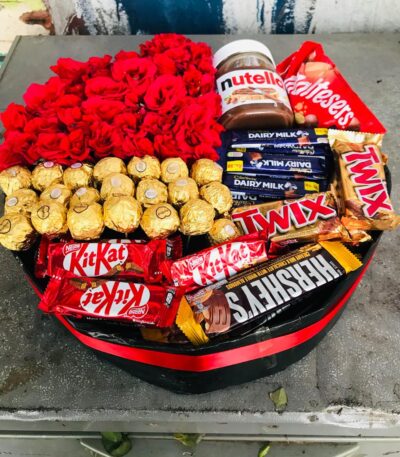 Heart-shaped balloon box for romantic gift – Sargodha florist"