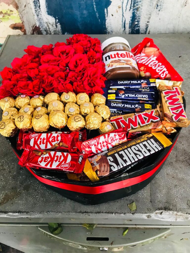 Heart-shaped balloon box for romantic gift – Sargodha florist"