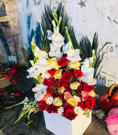 Fresha flowers box in sargodha flower shop sargodha iqbal flower shop nsargodha free delever saegodha city