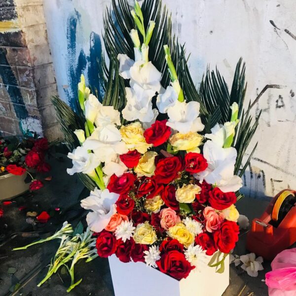 Fresha flowers box in sargodha flower shop sargodha iqbal flower shop nsargodha free delever saegodha city
