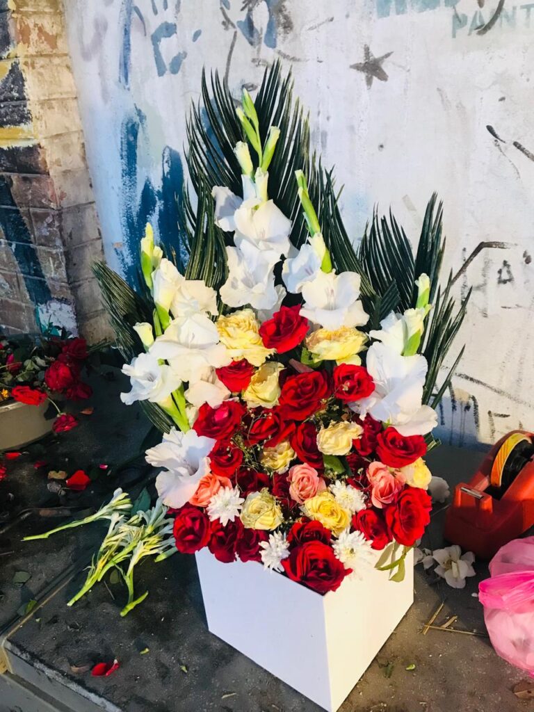 Fresha flowers box in sargodha flower shop sargodha iqbal flower shop nsargodha free delever saegodha city