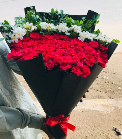 Royal Red Velvet rose bouquet featuring deep red blooms – elegant floral gift for romantic occasions and luxury events
