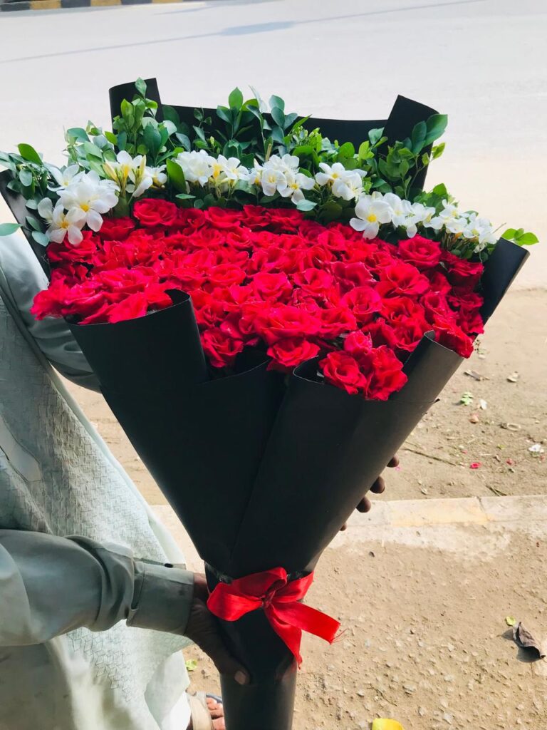 Royal Red Velvet rose bouquet featuring deep red blooms – elegant floral gift for romantic occasions and luxury events