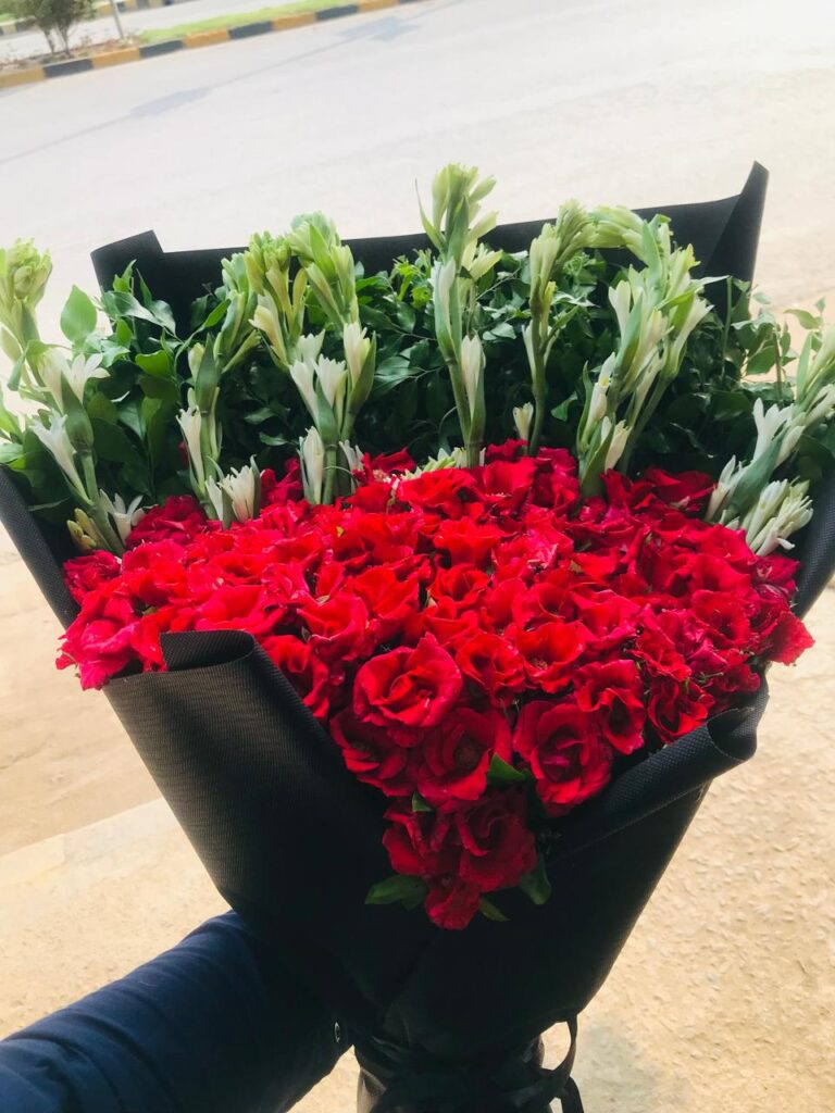 Luxury Red Roses Arrangement – Valentine’s Day Special in Sargodha