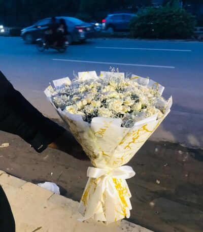 alentine’s Day red bouquet from Iqbal Flower Shop Sargodha" 4. "Premium red rose hand-tied bouquet Sargodha" 5. "Fresh red roses with same-day delivery in Sargodha"